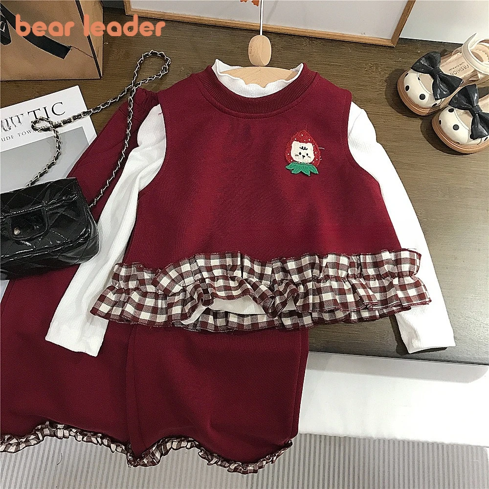 

Рождественская красная одежда для девочек Bear Leader, лоскутный жилет в клубничную клетку + базовая рубашка с длинными рукавами + брюки, осенний комплект из 3 предметов