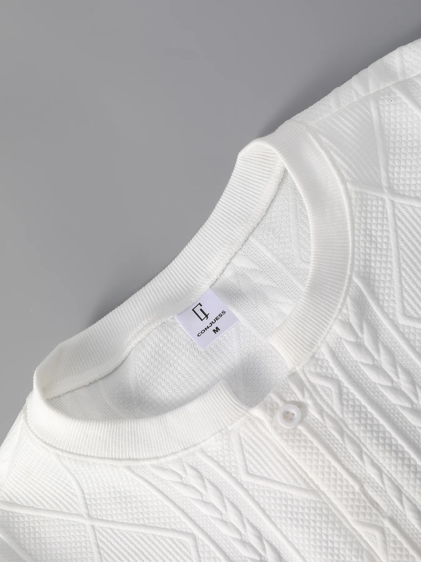Three-Dimensional Diamond Jacquard Texture Men's Two-Piece Set, White Casual Loose Henley Collar Short-Sleeve T-Shirt and Drawstring Shorts, Men's Summer Daily Outfit Set - view 4
