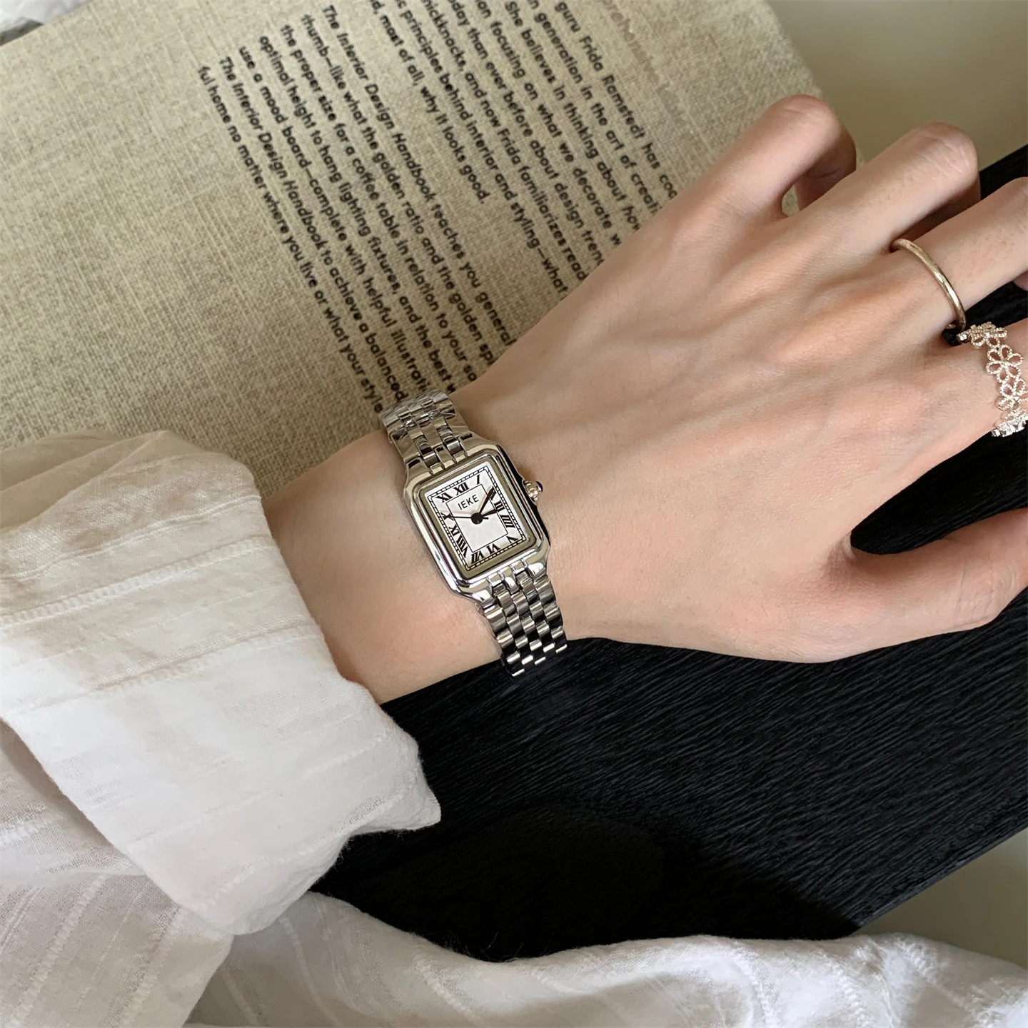 Korean version of high-value niche design square watch women's light luxury metal Roman retro women's watch