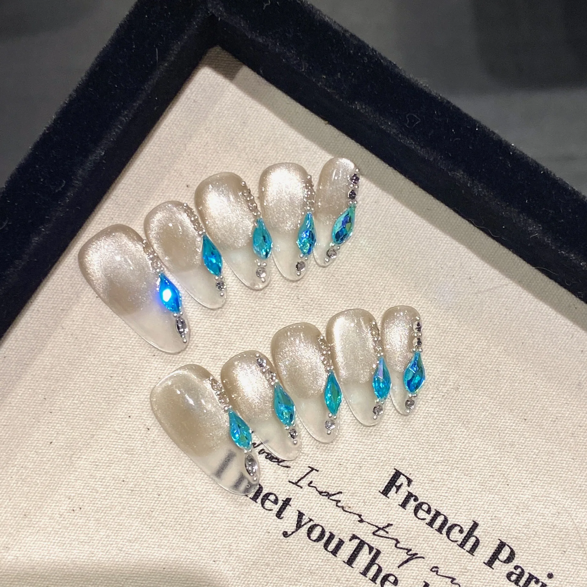 

10pcs Hand Drawn Cat Eye Press On Nails Midi Oval Sweet French False Nails with 3D Charms Diamond INS Full Over Nails tips