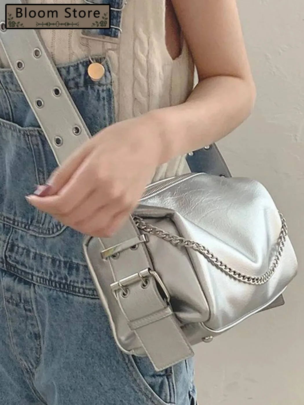 

Bloom Y2k Grunge Sier Women 2023 Trend Leather Design Pillow Handbags Ladies Haruku Large Capacity Messenger Bag