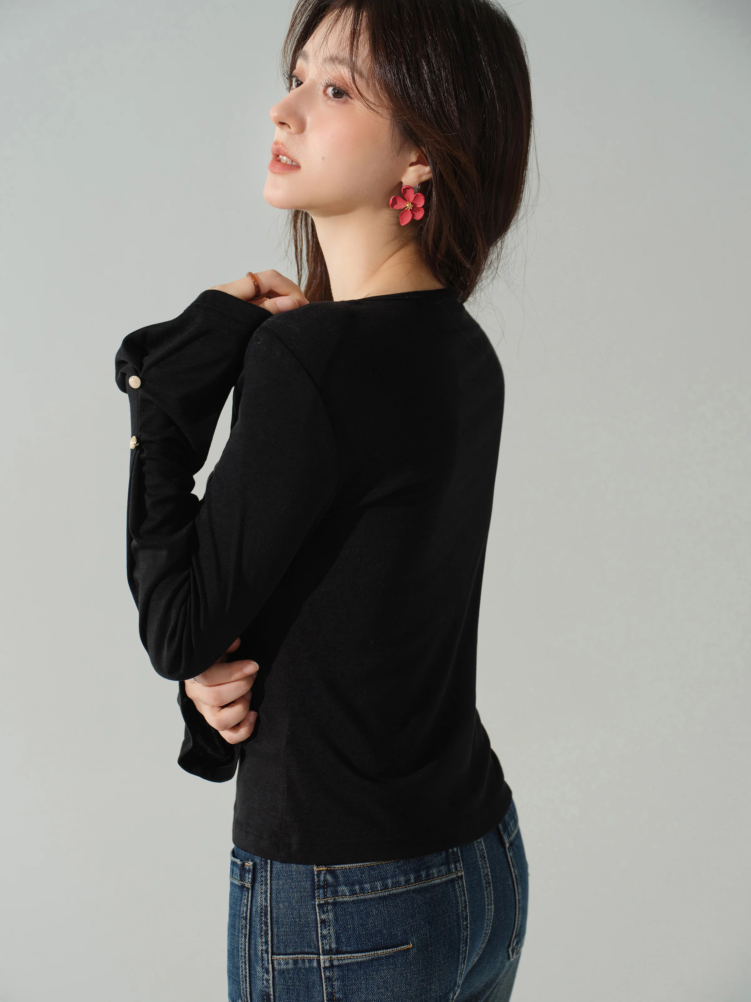 เสื้อยืดคอวีทรงสวยสำหรับผู้หญิง ทรงเข้ารูป ผ้าไลโอเซลล์ เสื้อแขนบานสไตล์ลำลอง ชิค ช่วยให้ดูผอมเพรียว เสื้อแขนยาวสำหรับสุภาพสตรี