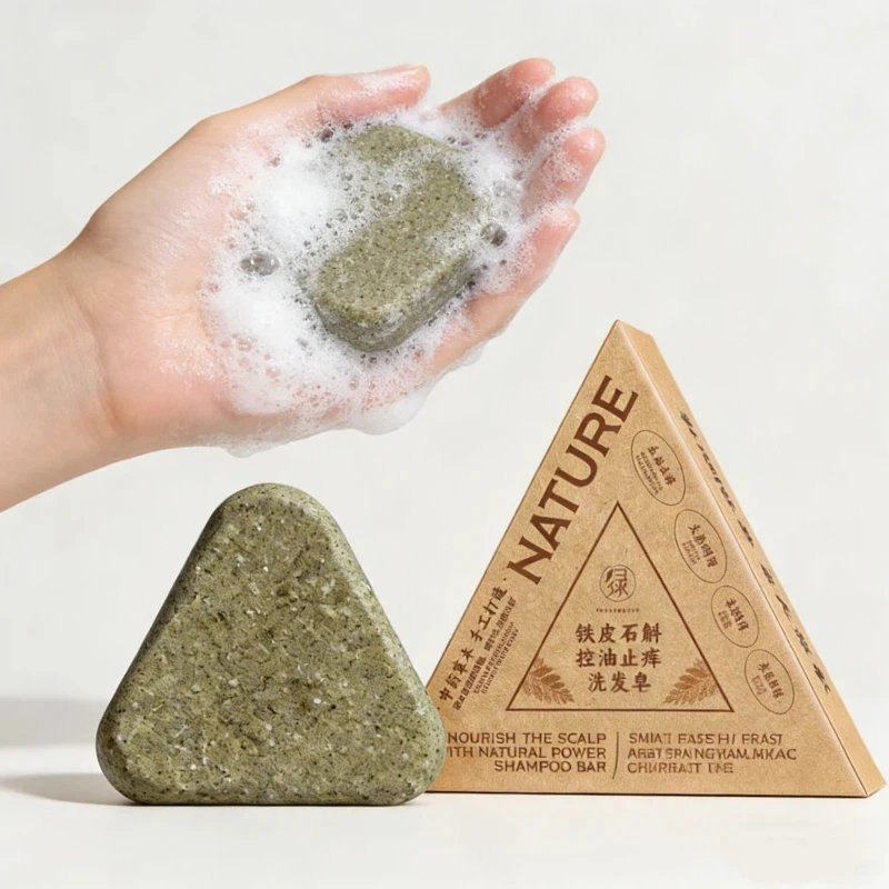 

Натуральное травяное мыло-шампунь питает кожу головы, удаляет жир, контролирует выделение жира, придает объем, уменьшает выпадение волос, успокаивает кожу головы.