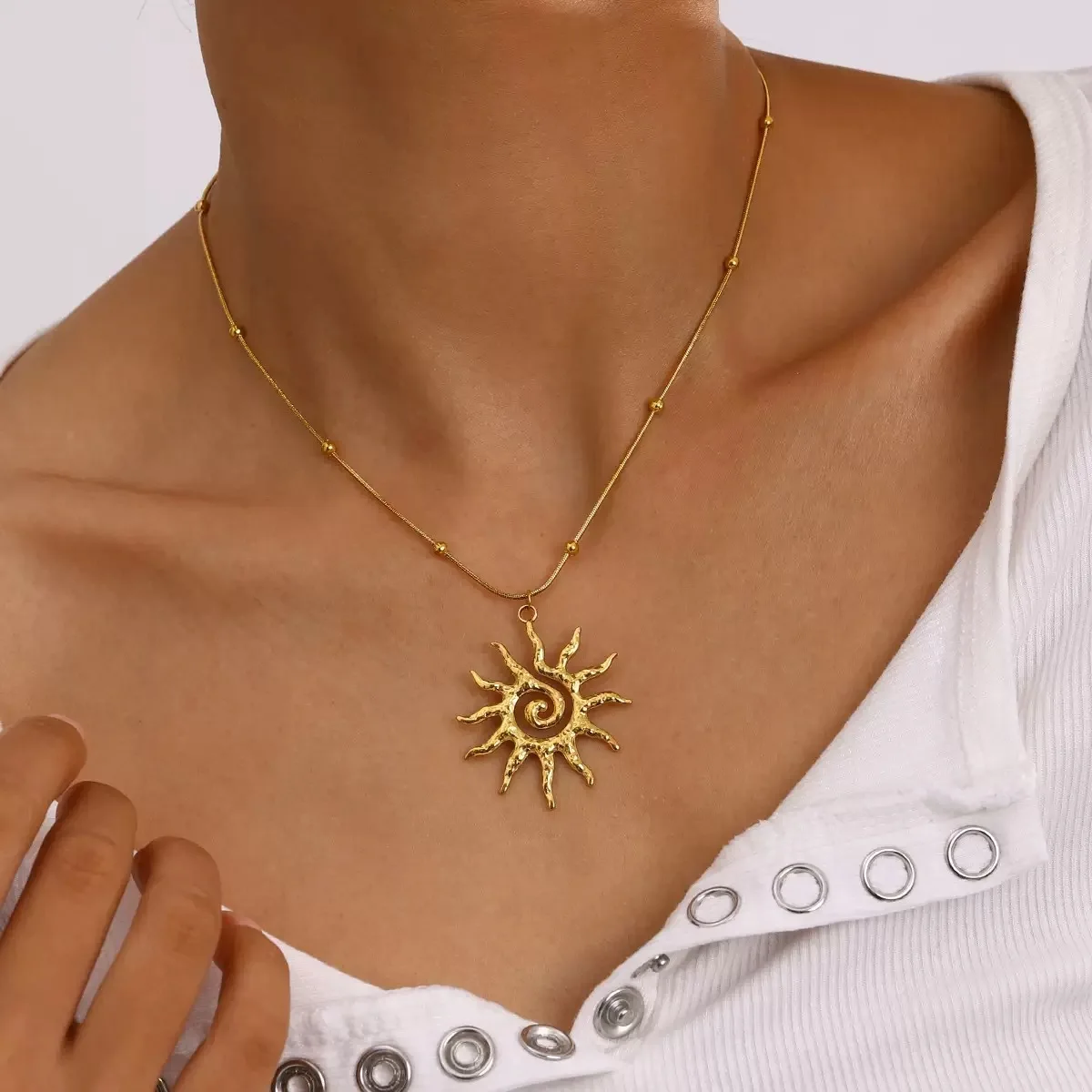 Vintage Chunky Spiral Sun Pendant Necklace for Women Men Boho Ethnic Sun Flower Multilayer Necklace Beach Vacation Jewelry Gift