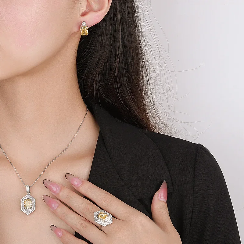 

Elegant Adjustable Ring with Radiant Yellow Gemstone Exquisite Women Jewelry Perfect for Special Occasions and Everyday Elegance