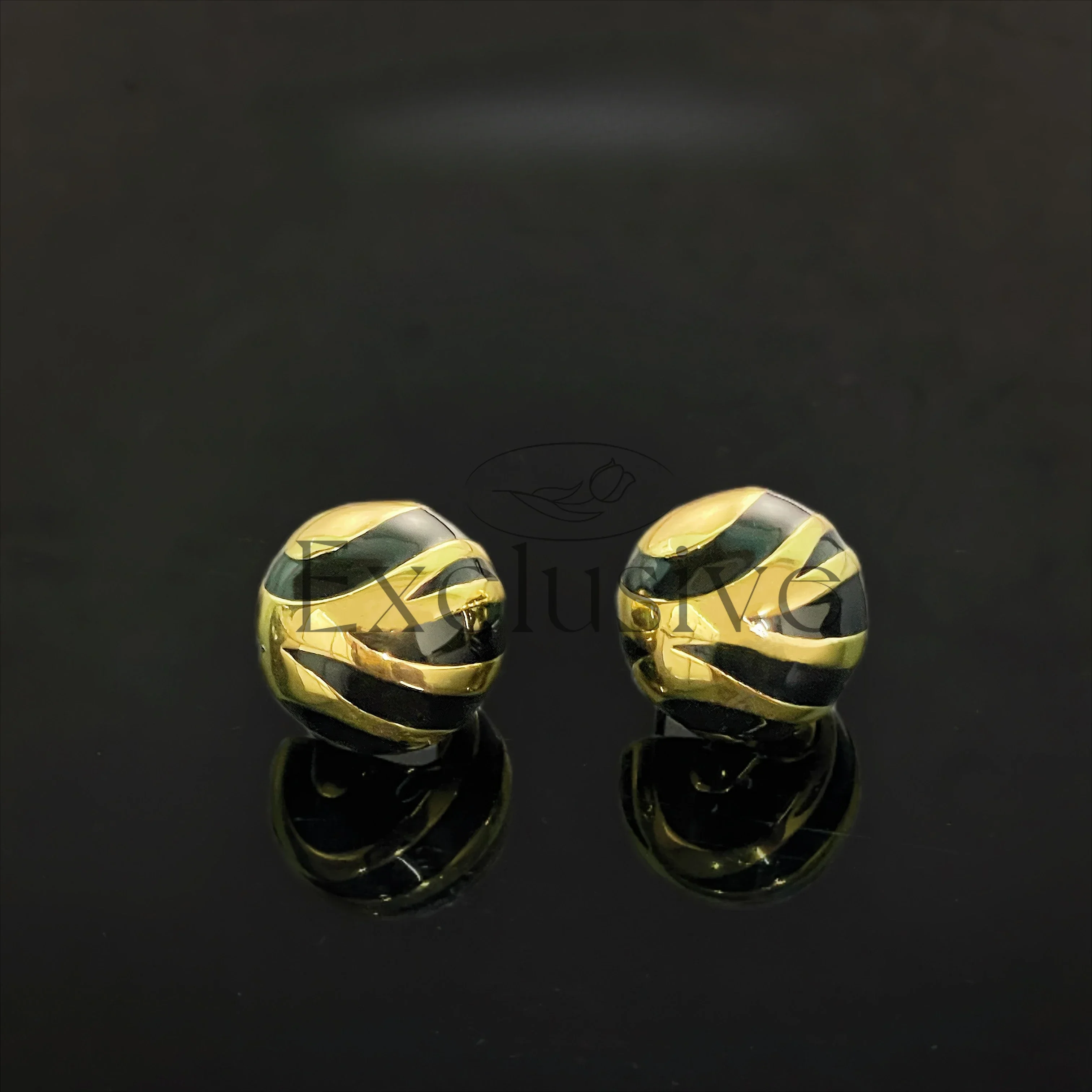 Autumn and winter new exquisite zebra earrings original design fashion niche black gold earrings