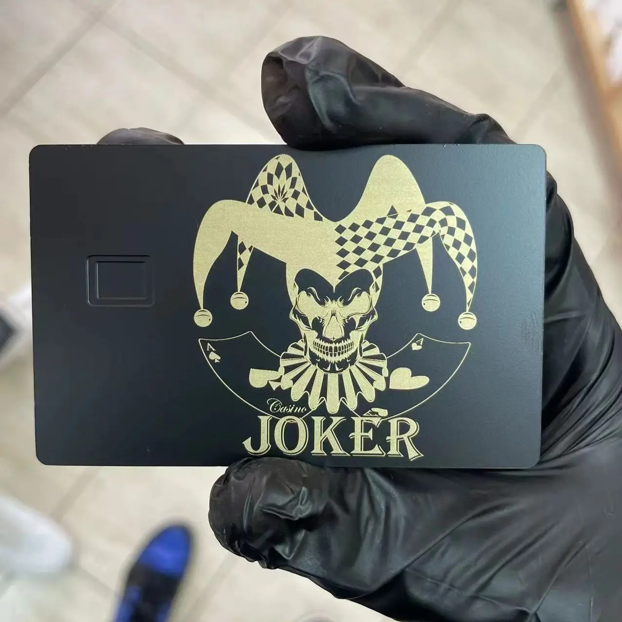 

1pcs laser engraving customized 4442/4428 chip slot Metal business card , metal credit card with strip and signature