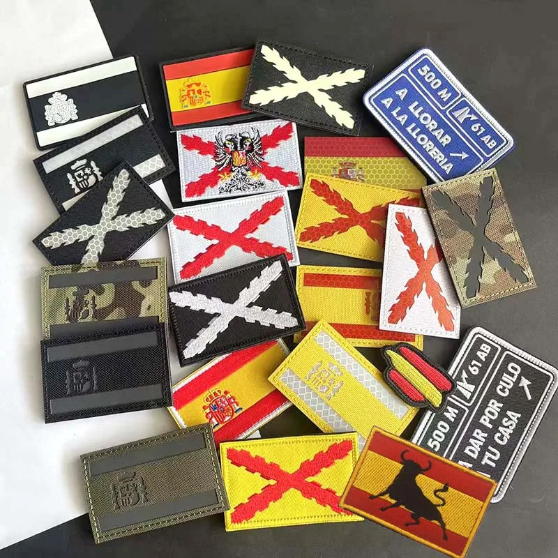 Naszywka odblaskowa na podczerwień Flaga Hiszpanii, bordowy krzyż Emblemat Haftowane naszywki i gumowe naszywki PVC, wojskowa odznaka taktyczna