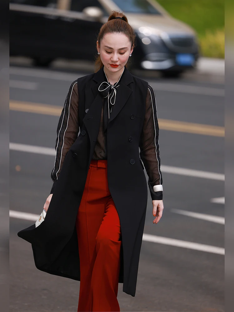 

Двубортный жакет WinnieTang с зауженной талией и отложным воротником: модная утягивающая верхняя одежда для офиса