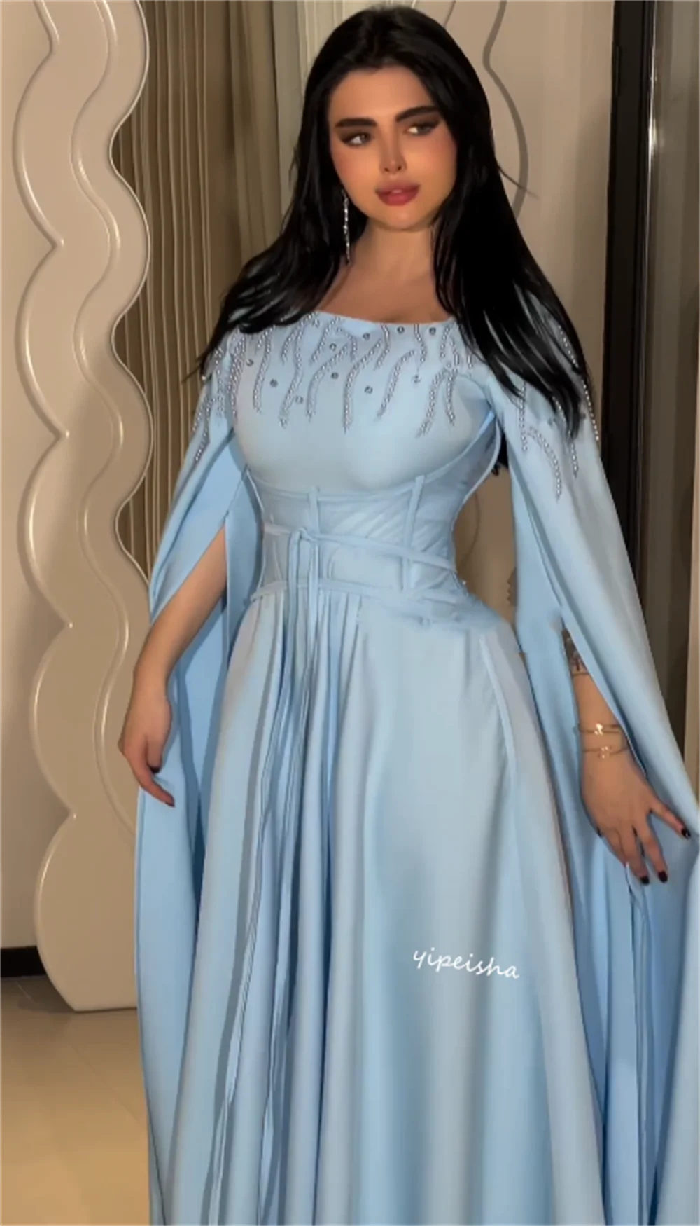 Maßgeschneidertes Saudi-Arabien-Jersey-Quinceanera-Kleid in A-Linie mit quadratischem Ausschnitt und Perlenstickerei. Midi es