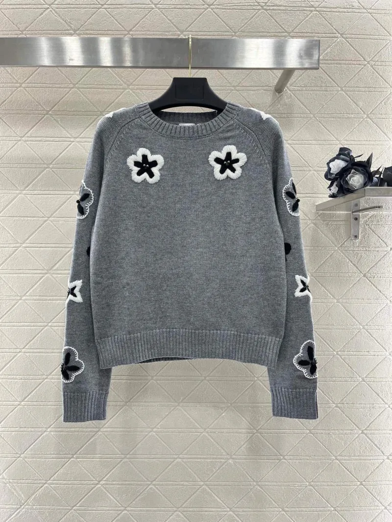 Women's High Quality Autumn Winter Embroidery Flower Pullovers Round Neck Knitted Casual Loose Sweater Jumper Top Streetwear