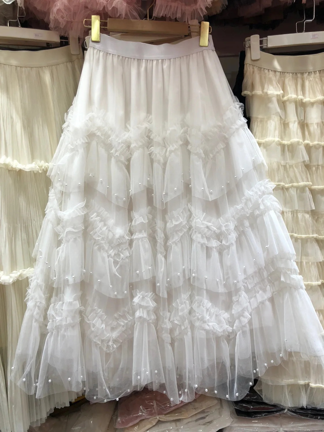 

Пышная многослойная длинная юбка из фатина с вышивкой, в стиле сказки, с завышенной талией, А-силуэт, свободного кроя, с принтом