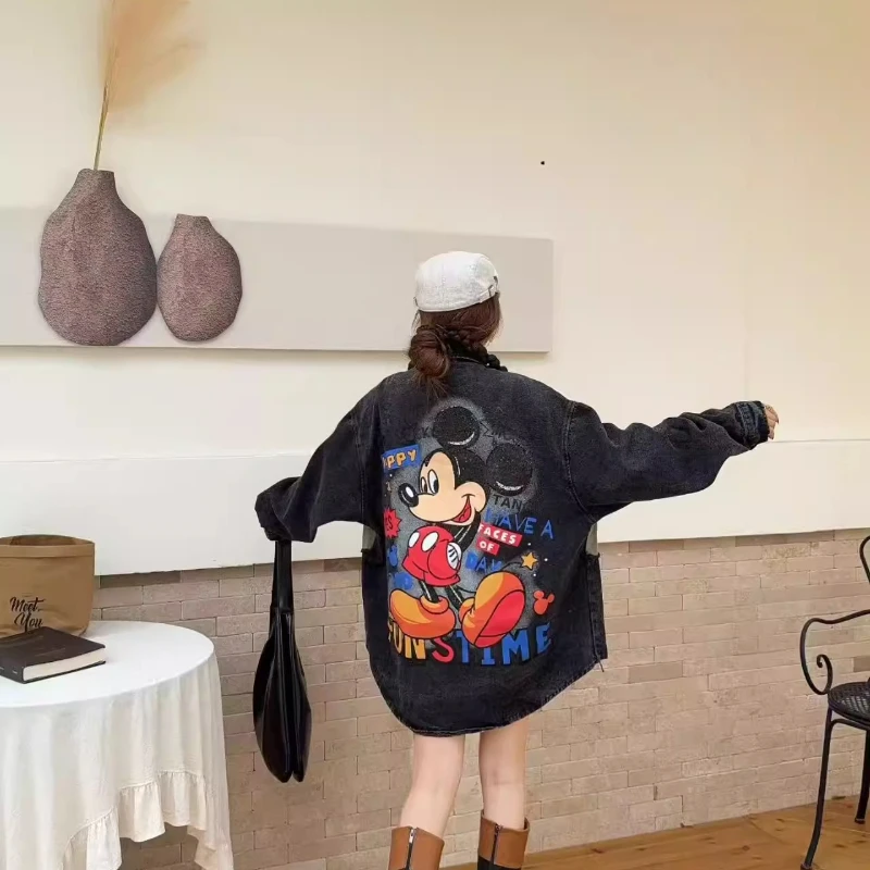 Giacca di jeans vintage: stampa grafica colorata e dettagli con lettere, capispalla casual oversize per lo streetwear quotidiano e lo stile per il tempo libero