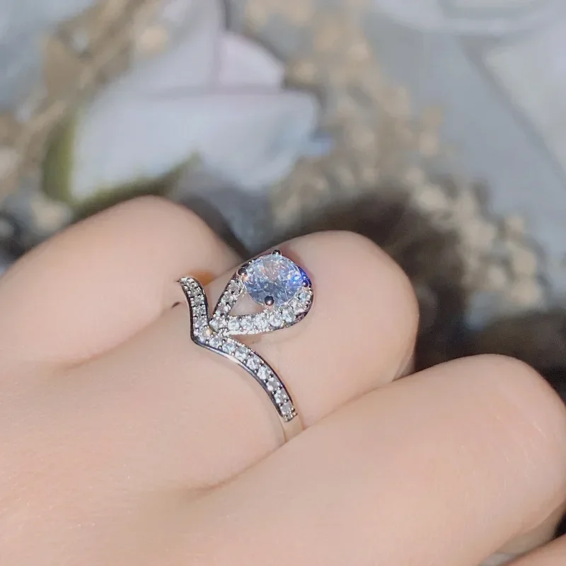 MDL مويسانيتي ستايل والولايات المتحدة سوار مويسان تقليد فاخر جديد على شكل حرف V مطلي بالذهب عيار 18 قيراط مليء بالماس #1