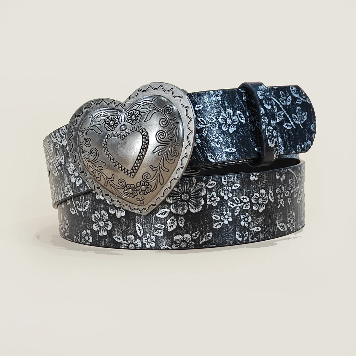 Fashionable Casual PU Leather Belt with Red Heart Buckle for Men And Women Luxury Designer a Love Buckle Pattern for Jeans Skirt