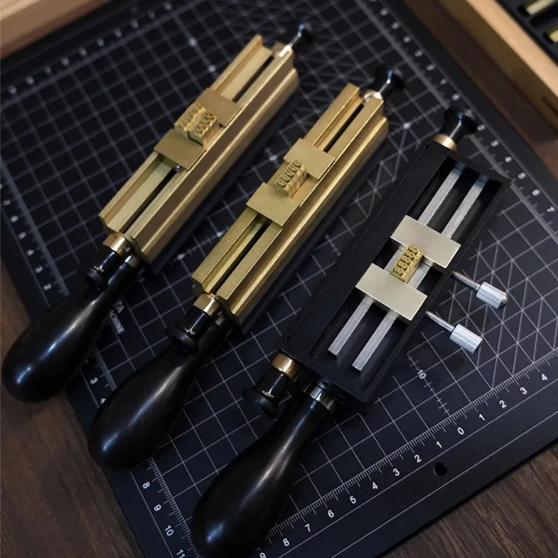 

Leathercraft Paper Art Tool Auto-Centering Hot Foil Stamp Holder Detachable Brass Die Clamp with Guide