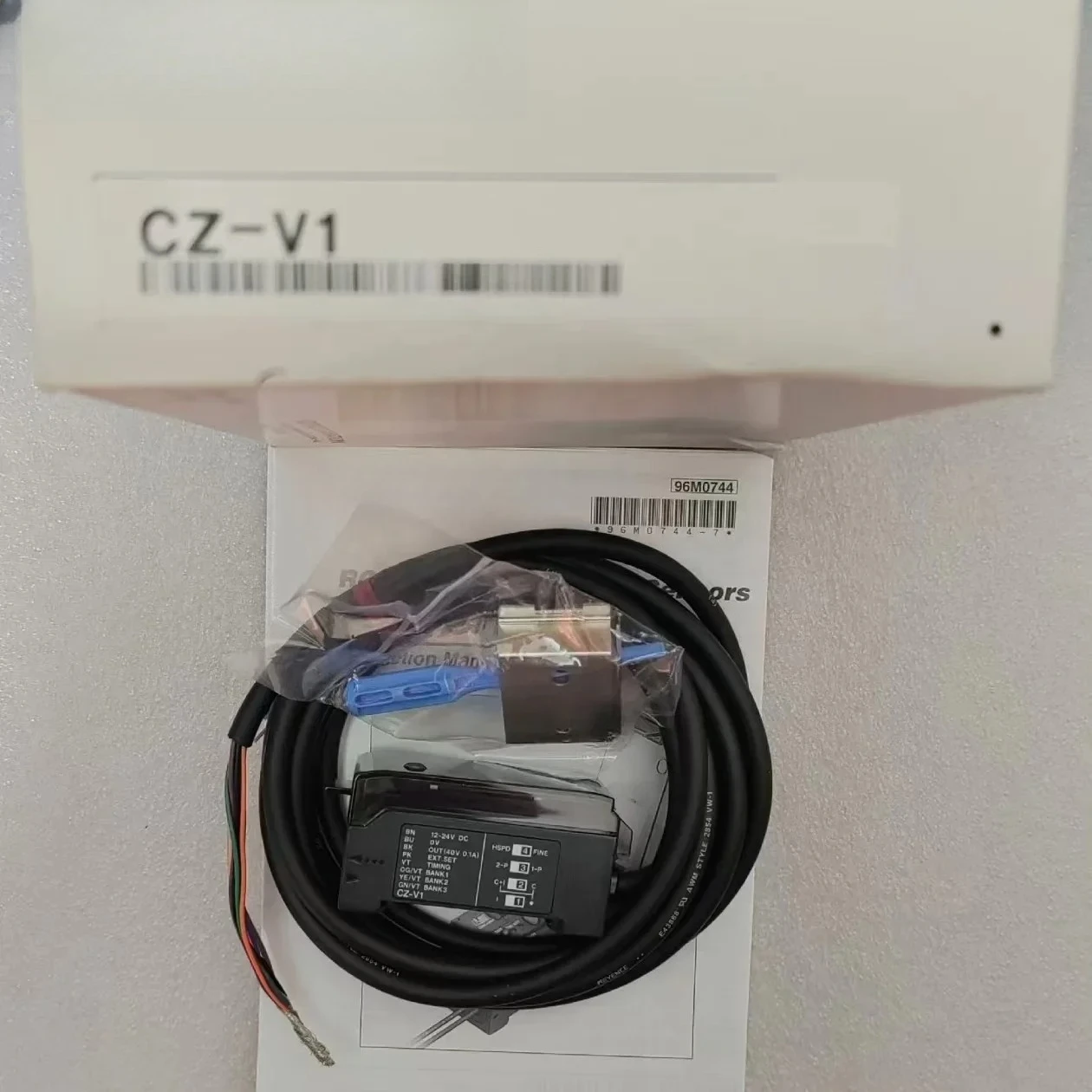 New Keyence CZ-V 1 Digital Barcode High Speed Industrial Scanner for Factory Automation