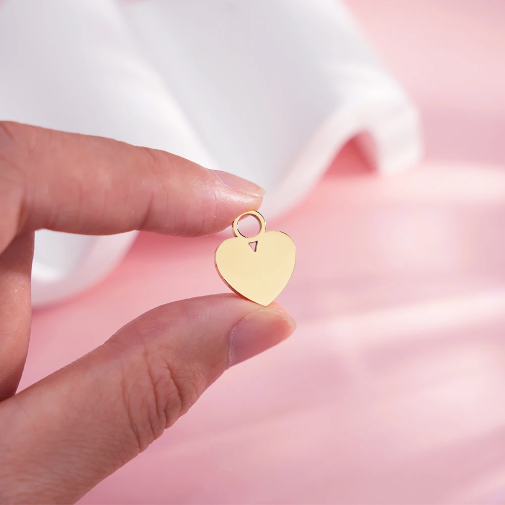 20 pz/lotto Acciaio Inossidabile Logo Personalizzato Cuore Tag Alto Lucido Personalizzato Cuore Logo Pendenti E Ciondoli Gioielli Fai Da Te Ciondolo A Cuore