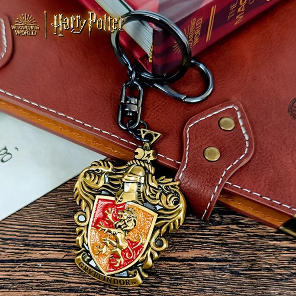 حقيقية هاري بوتر شارة المفاتيح هوجورتس فيلم البضائع سلاسل المفاتيح المعدنية امرأة على ظهره الحلي مروحة تحصيل الهدايا