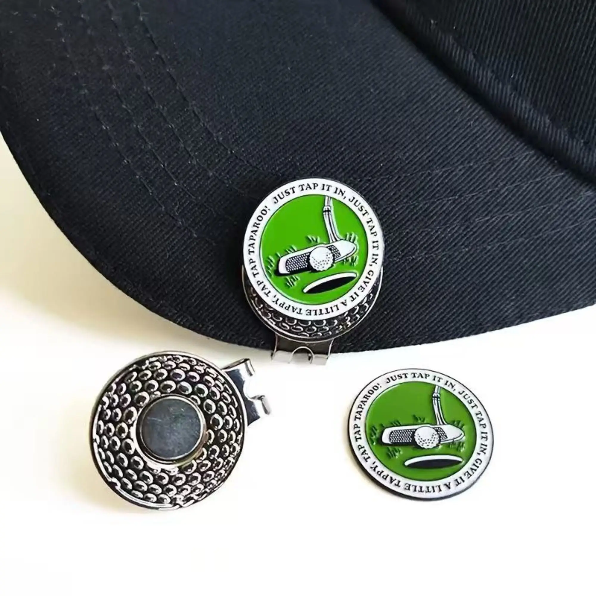 2 Stück grüne Golfballmarker aus Eisen, 2 Stück langlebige Golfballmarker aus grünem Eisen mit starkem magnetischem Hutclip, praktische Hutklammern