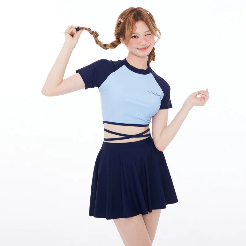 

2024 Korean Small Fresh One Piece Swimsuit Women's Short Sleeve Skirt Style New Student Bathing Hot Spring Slim Beach Swimwear