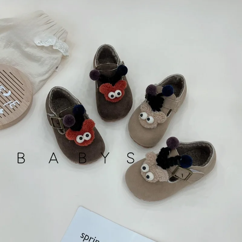 Zapatos de invierno bonitos de dibujos animados para niños, zapatos cálidos de felpa para niñas, zapatos de algodón a la moda, zapatos planos informales versátiles antideslizantes para niños