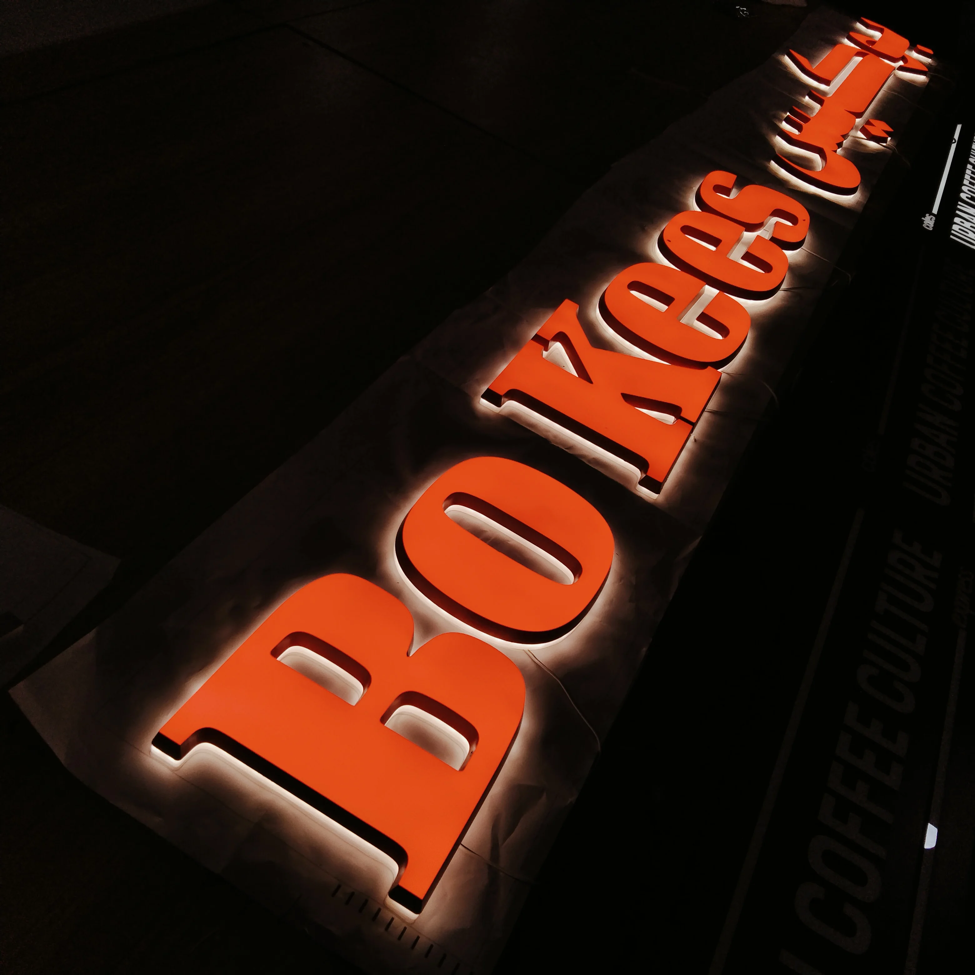 

Customized Luminous Acrylic Metal Wall Sign Business Outdoor Large Letters for Company Channel Logo 3d Shop Signage ﻿