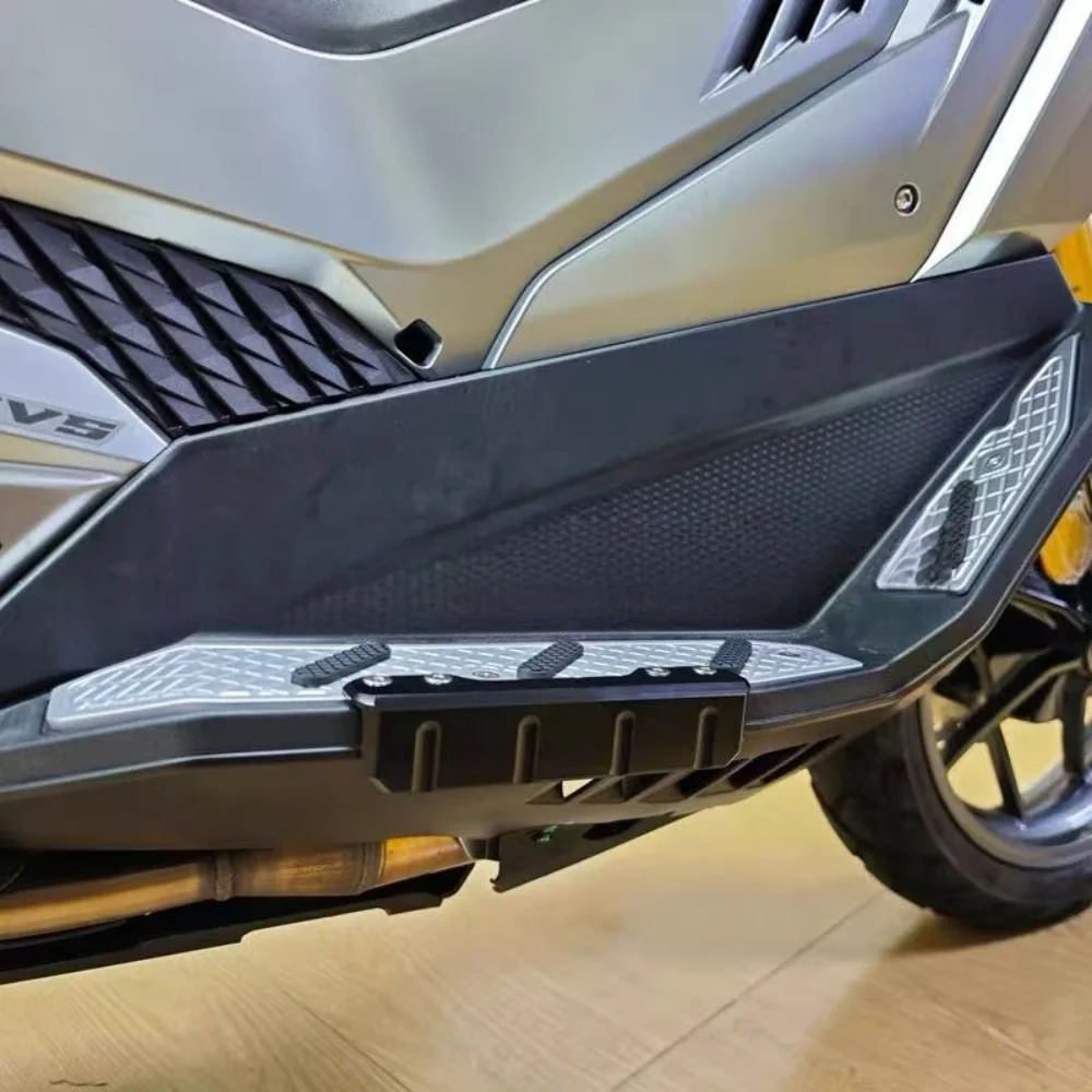 For SYM ADXTG 400, modify the accessory aluminum anti-slip footrest and add a thickened footrest for the driver.