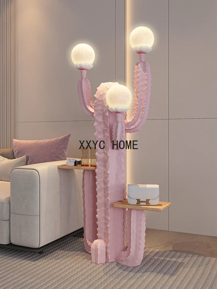 

Кветение кактуса, большие напольные украшения, гостиная, диван, поднос для хранения