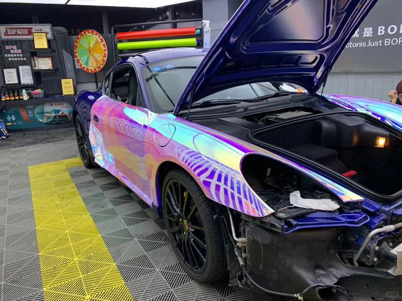 Premium Gloss Colorful Rainbow Holographic Chrome White Vinyl Wrap Film Selbstklebende Aufkleber Aufkleber Automotive Car Wrapping Folie – Detail 3