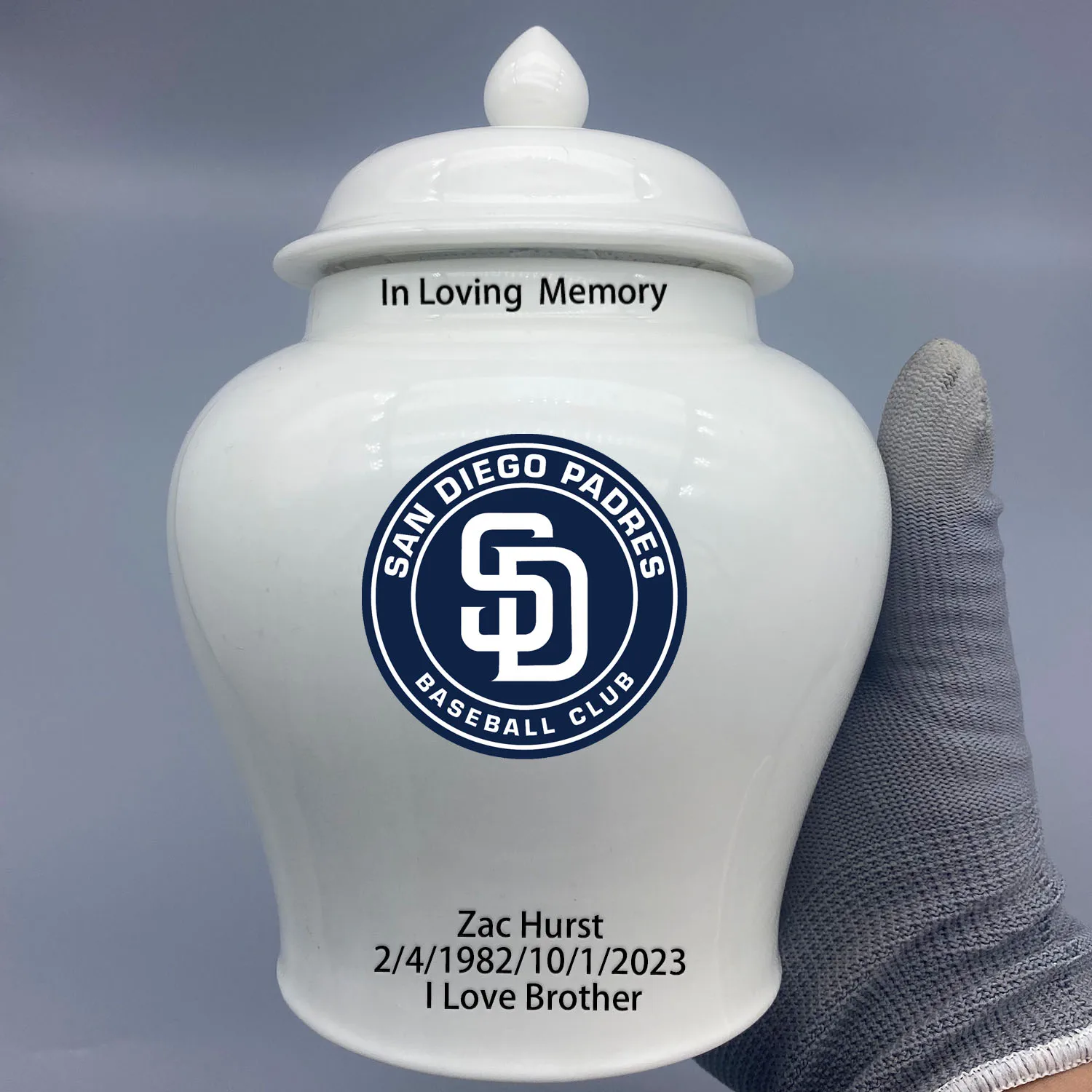 

Medium Urn for San Diego Padres-baseball themed Custom.Send me the name/date you want to appear on the urn by Remark Message