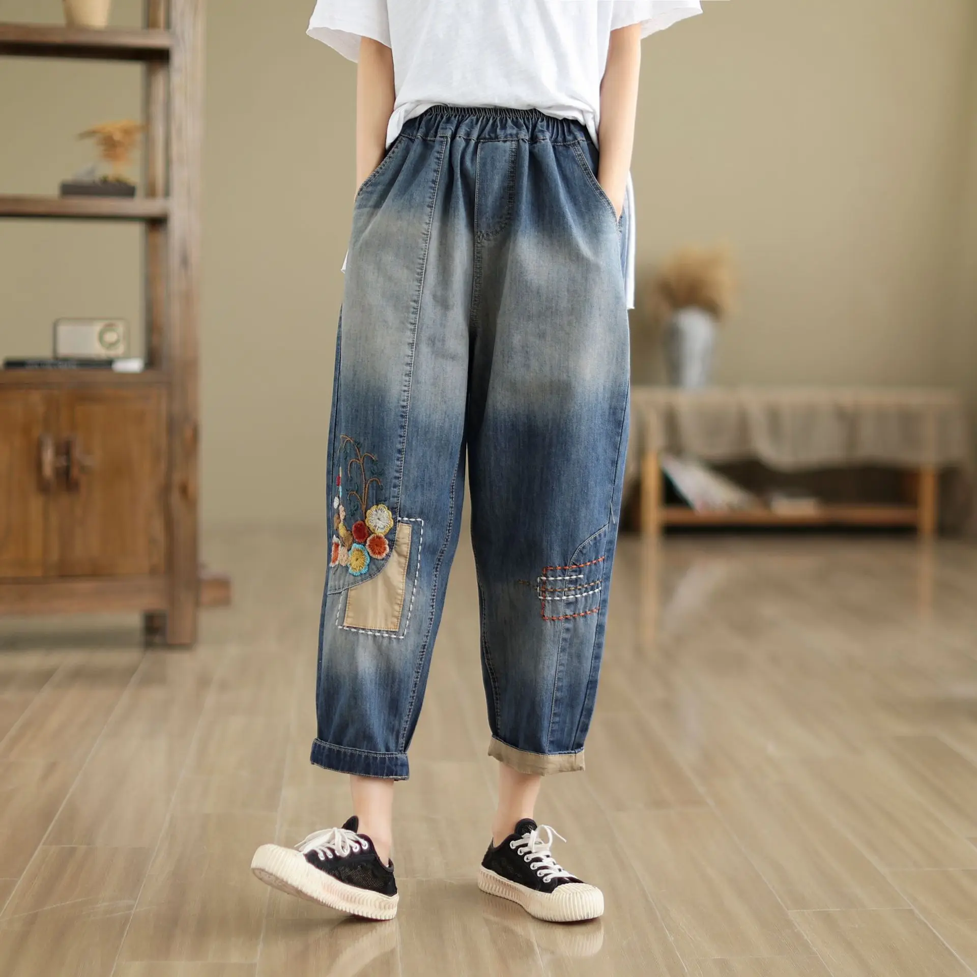 Aricaca High Quality Women M-XL Flower Embroidered Printed Loose Jeans Women High Waist Denim Pants