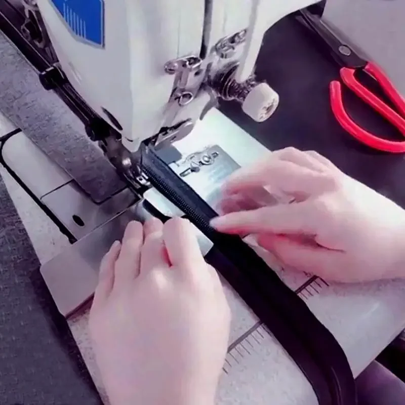 Industrial Walking Foot Sewing Machine Crimping Presser Foot, Folder,Zipper , Zipper on boxes and bags, Fast One Side