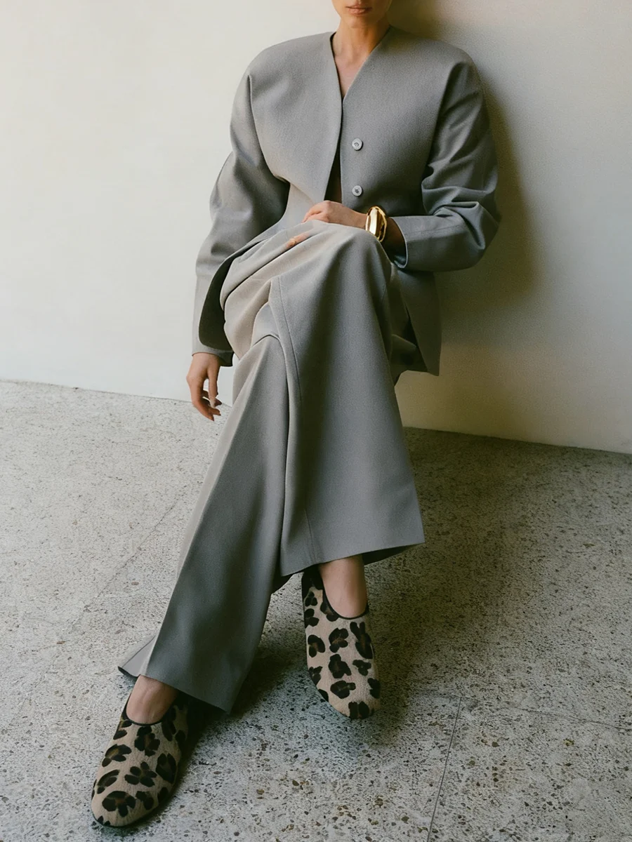 TWOTWINSTYLE موضة قطعتين مجموعات للنساء الخامس الرقبة طويلة الأكمام تونك السترة عالية الخصر واسعة الساق بانت مزاجه مجموعة الإناث