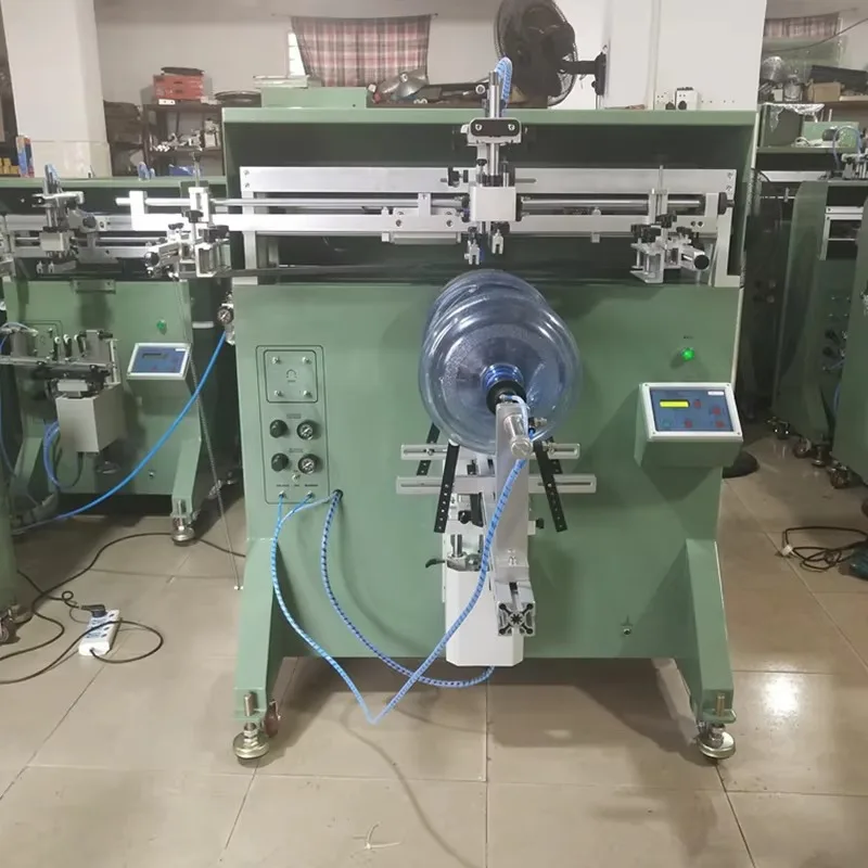 آلة طباعة الشاشة الحريرية المنحنية شبه الأوتوماتيكية لزجاجات برميل المياه المعدنية بشعار آلات صناعية لمياه الشرب