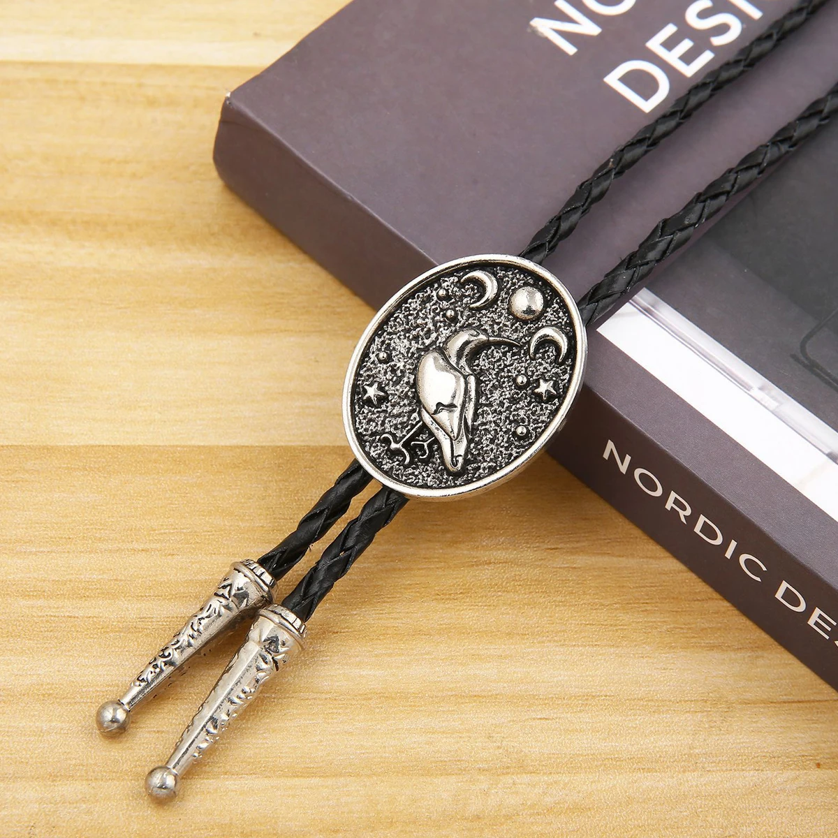 

Sue Che Men's Retro Bolo Tie Fashion Accessory Bird Moon And Star Design