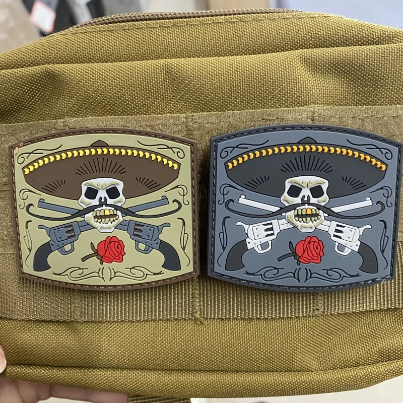 

Double Gun Rose Skull Tactical Morality Badge Patch 3D PVC Hook and Loop Emblems America Pirate Patch Military Backpack Sticker