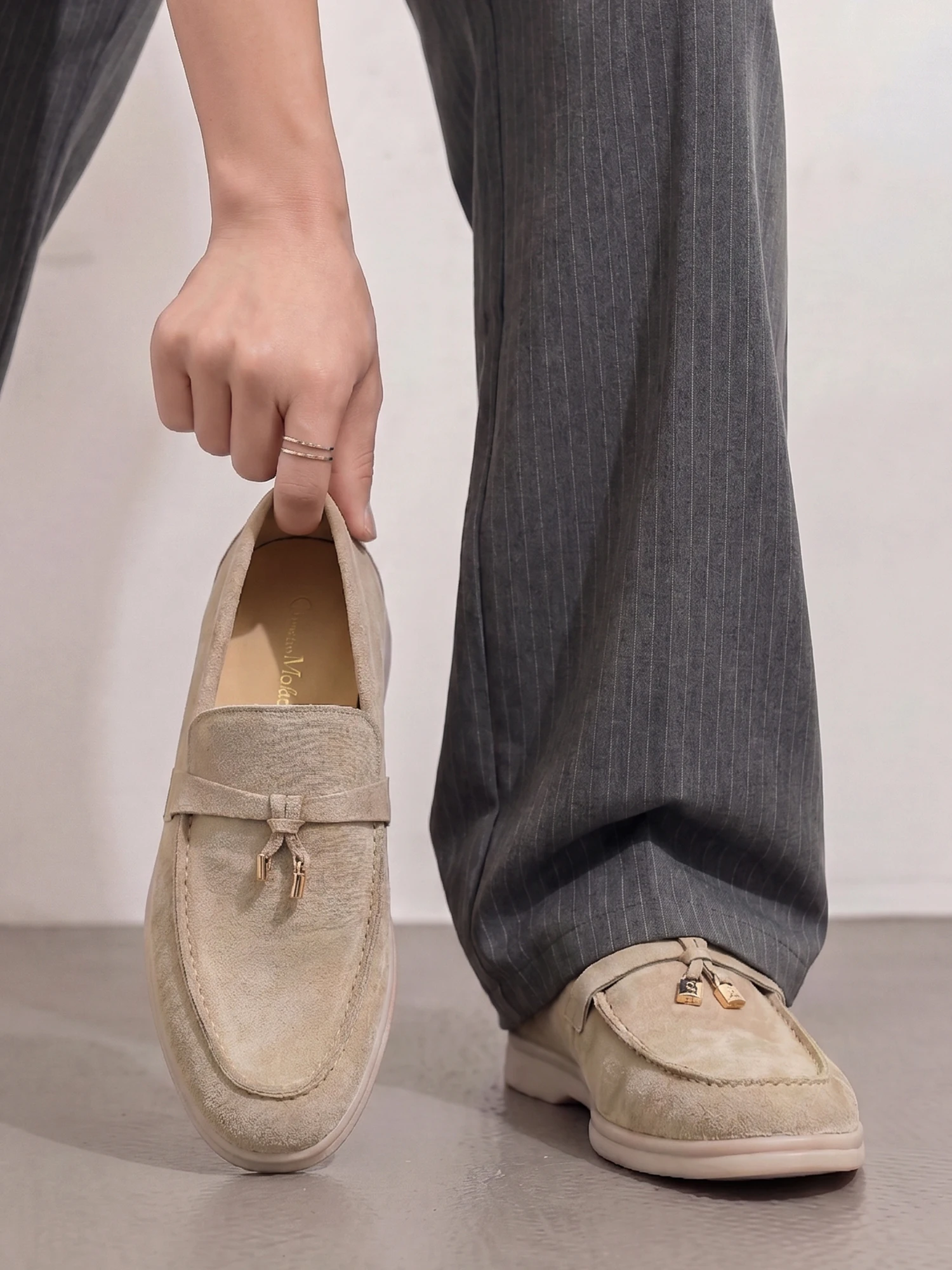 mocassini-da-uomo-slip-on-casual-vintage-in-camoscio-con-nappe-scarpe-basse-comode-e-traspiranti-con-punta-tonda-e-tacco-piatto-alla-moda
