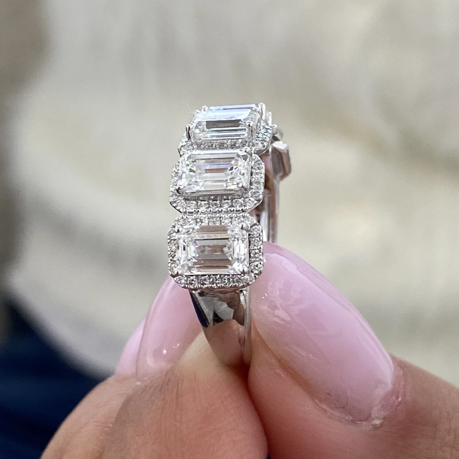 2.75Ctw Emerald & Round Mix‑Shape Lab Grown Diamond Band IGI DEF VS‑VVS Platinum950 Halo Half Eternity Wedding Fine Jewelry