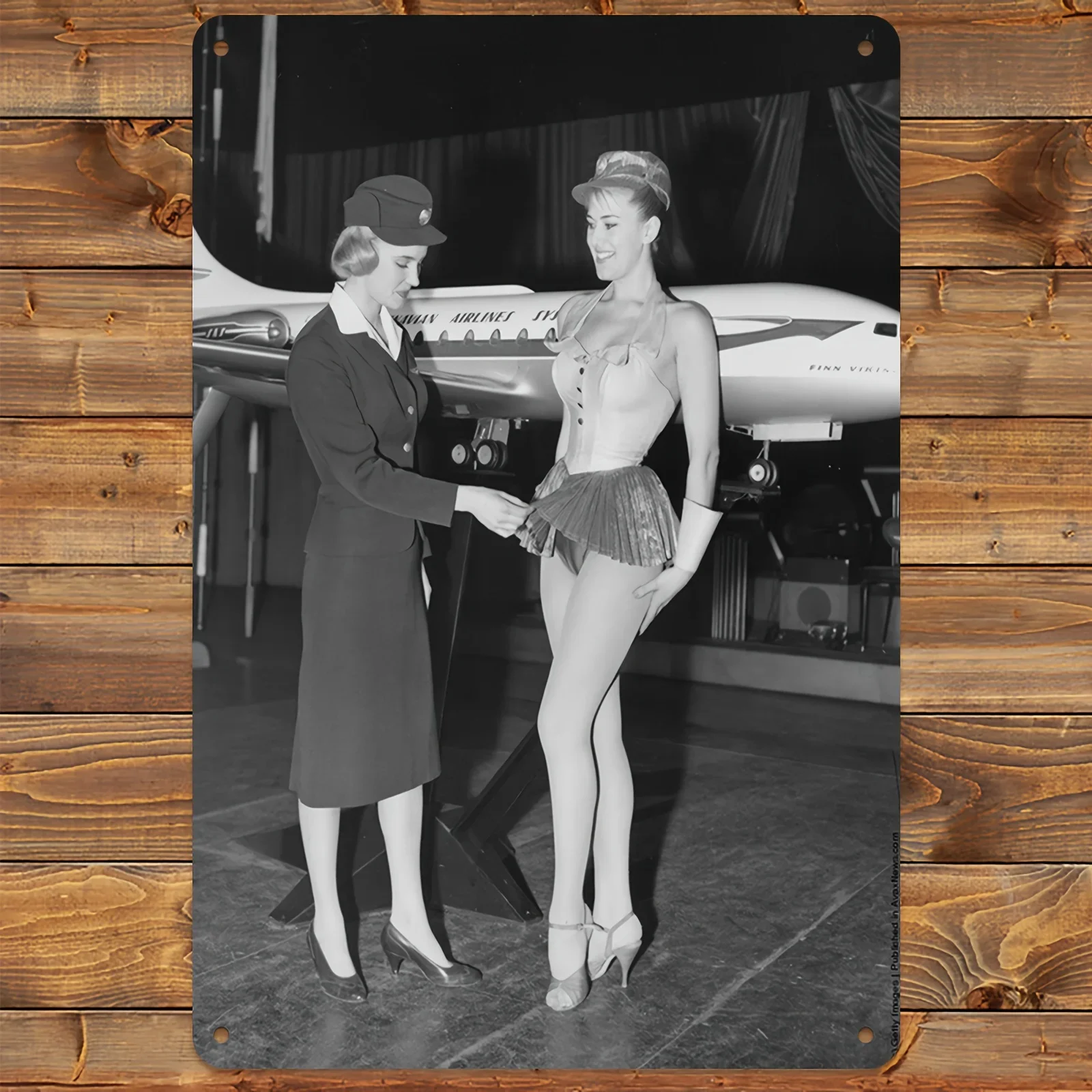 Vintage Airline Stewardess Poster Retro Aluminium Metallschild Schwarz Weiß Klassischer Film Wandkunst 8x12 Zoll Home Office Dekor Geschenk