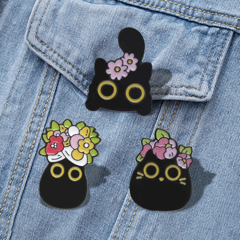 Black Cats Enamel Pins Custom Big Eyes Kitten Brooches Lapel Badges Floral Animal Cartoon Funny Jewelry Gift for Friends