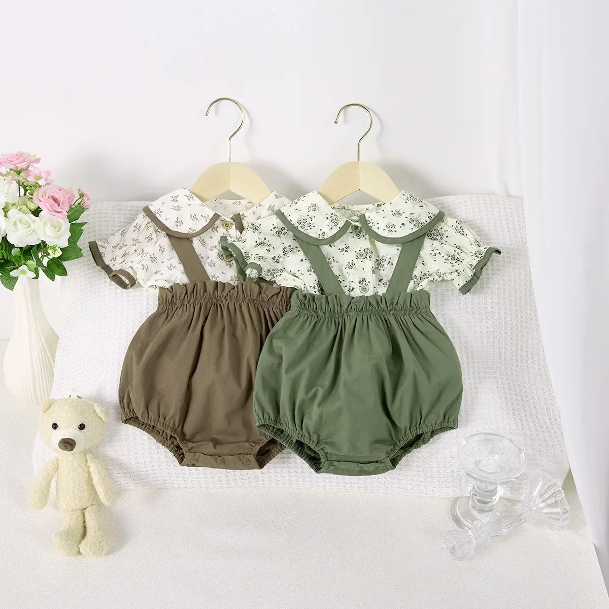 

2025 Baby Girl Summer Outfit Korean Style Floral Doll Collar Suspender Romper Fake Two Piece Newborn Infant Cute Fashion Clothes