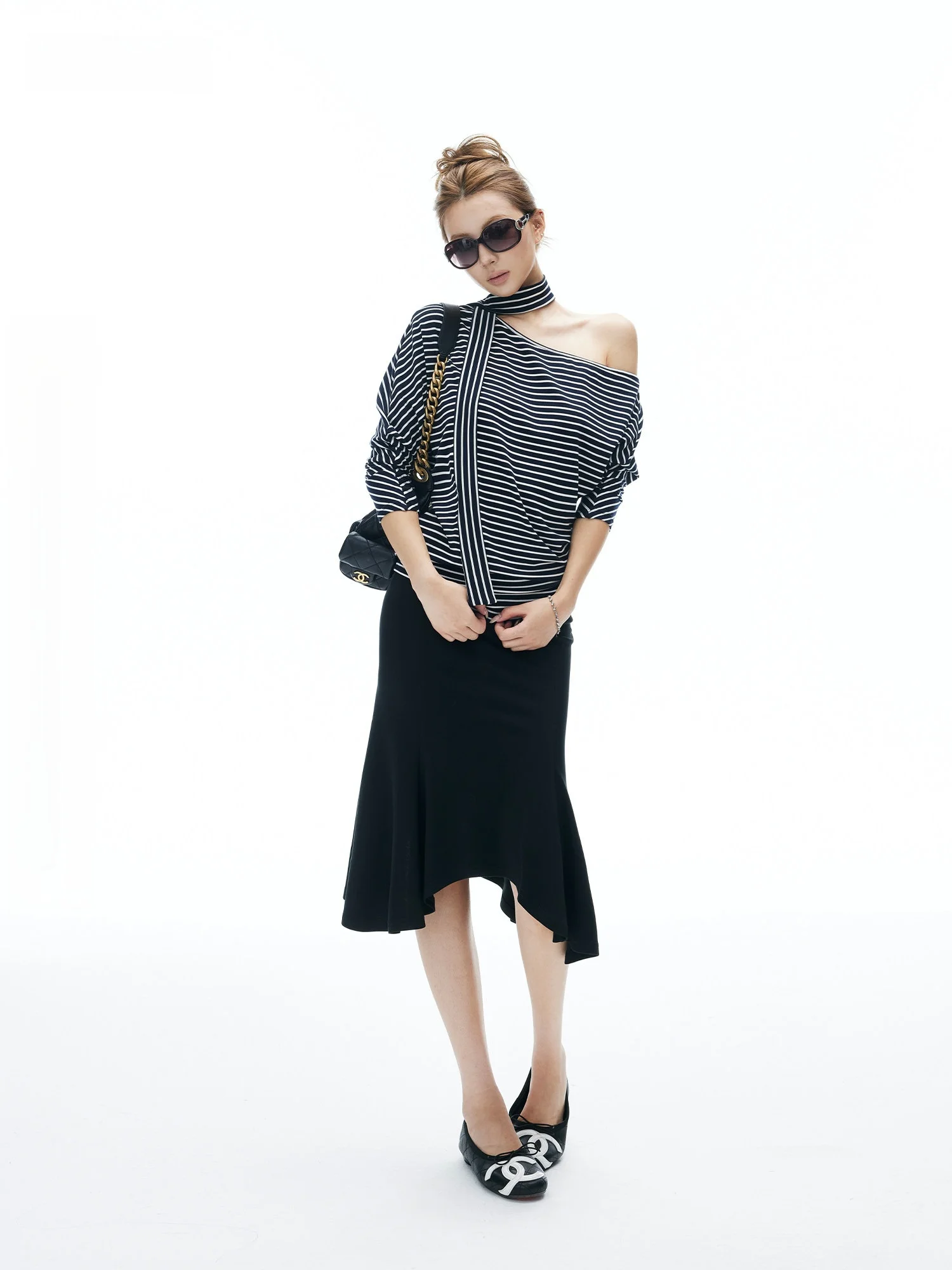 

Футболка свободного кроя с драпировкой на плечах, рукавами «летучая мышь», в полоску, повседневная, из смесового модала Lenzing и полиэстера, средней мягкости, стандартный размер L