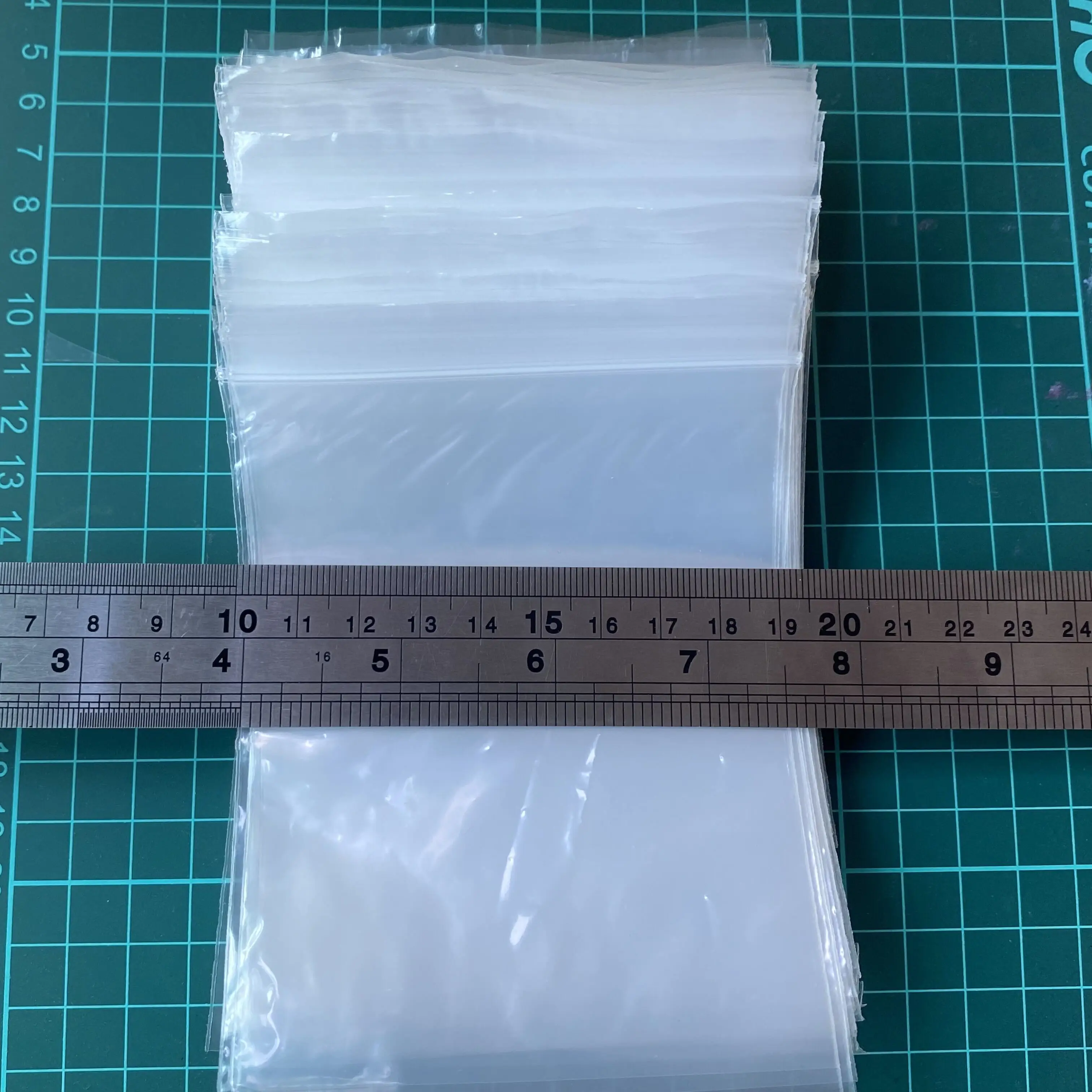 

50PCS 9CM (width) x 13CM(length) Reclosable Clear Plastic Poly Zipper Bags