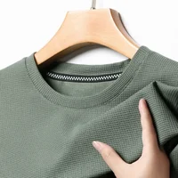 Nouveau T-shirt d'été à manches courtes et col rond gaufré pour hommes 2