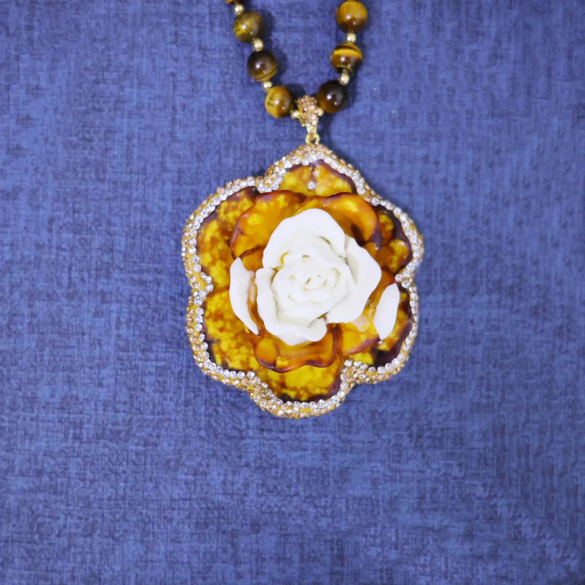 New dragon Fragrant mountain camellia tiger's eye stone necklace French vintage personalized sweater chain jewelry factory direc