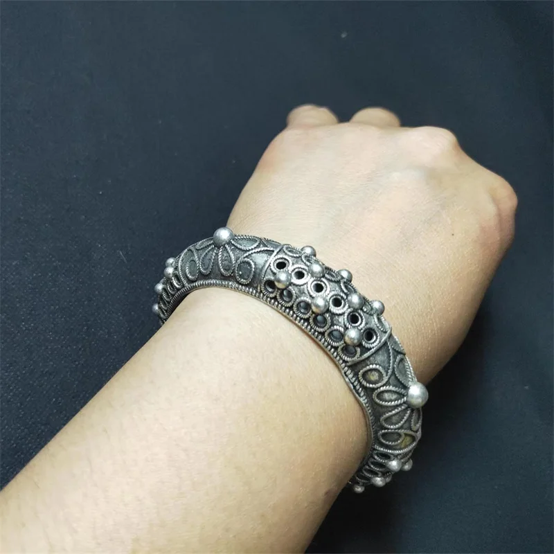 Mai Chuang/Tibetan Silver Embossed Hollow Out Safe and AuspiciousBangle Accessories Exquisite for Men and Women Couples Gift