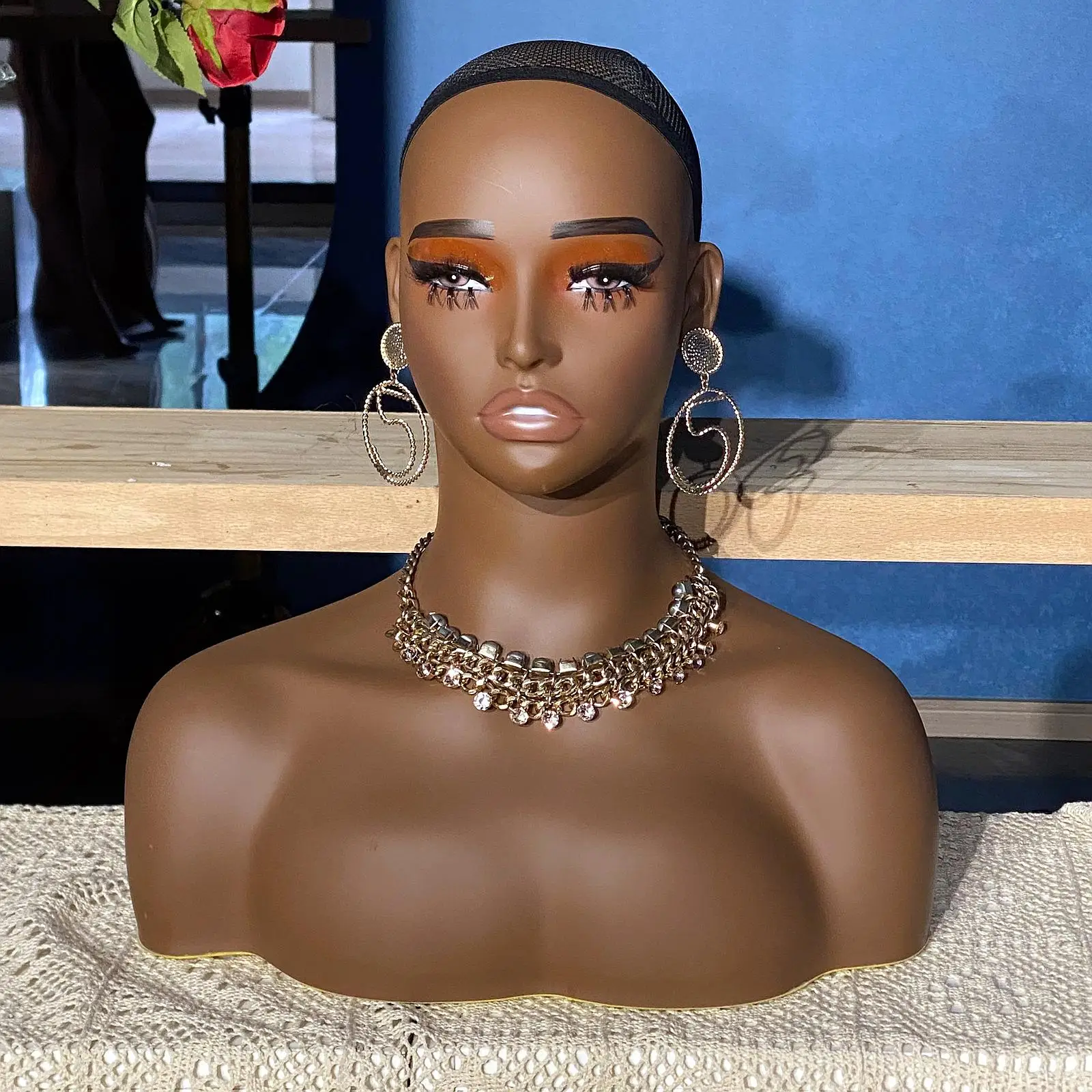 Busto di testa di manichino realistico per orecchini, collane, sciarpe, accessori di moda, vetrina, espositore per cappelli