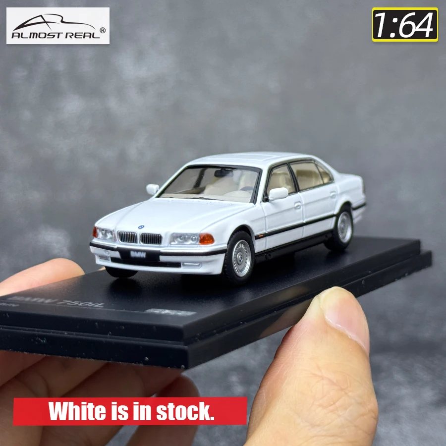 Caja AR modelo fundido a presión escala 1/64 nuevo 750iL (E38) adorno estático negro colección de regalos navideños
