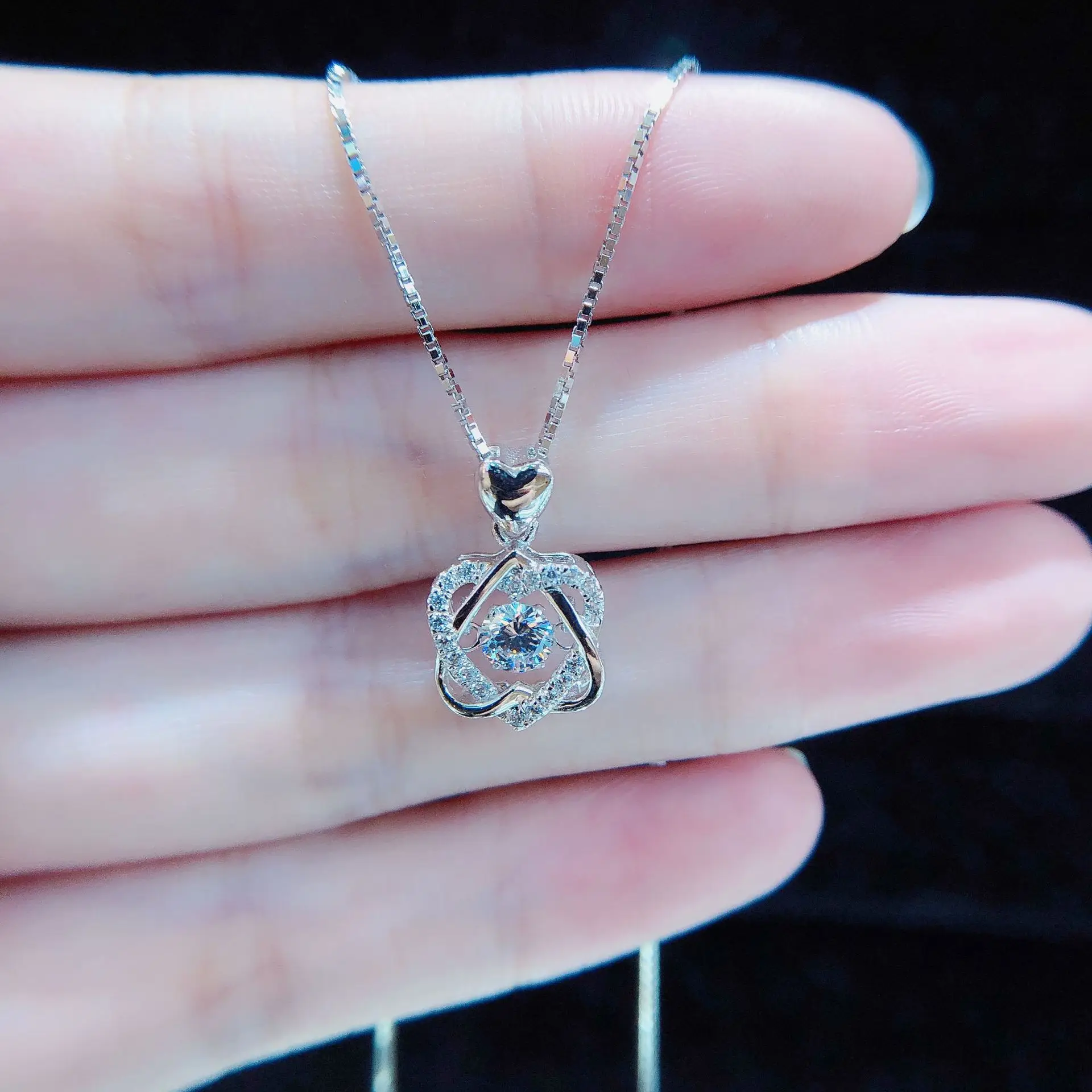 PT950Platinum necklace - feminine, lively, heart-shaped rose gold jewelry pendant - unique design, 18k gold collarbone piece